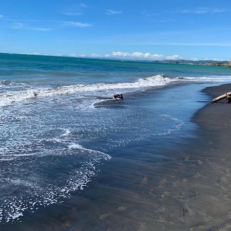 Urenui Beach Bach Exterior foto